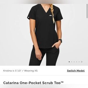 Catarina one pocket scrub top in black size L